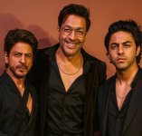 Aryan Khan'dan Şaşırtan Karar: Neden Oyunculuk Yerine Yönetmenliği Seçti? (SRK ile Kıyaslanma Baskısı mı?)