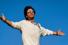 Shah Rukh Khan 60 Yaşında: Bollywood’un Efsanevi Yıldızına Büyük Kutlama